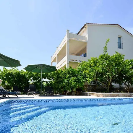 Apartment Karolina III 11098 * プーラ