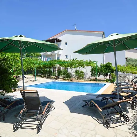 Apartment Pula 5 *
