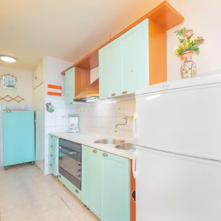 Apartment Karolina III 11098 *