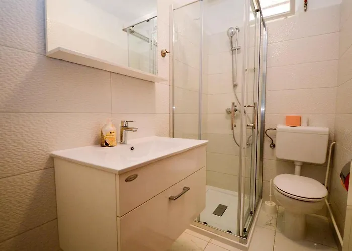 5 Διαμέρισμα *