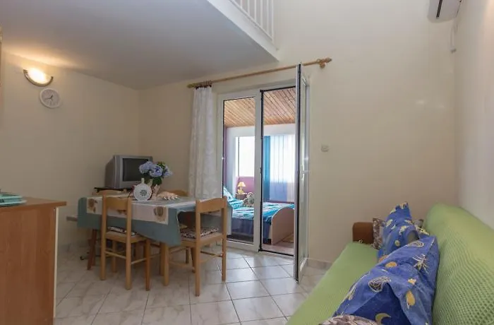 Διαμέρισμα 5 *