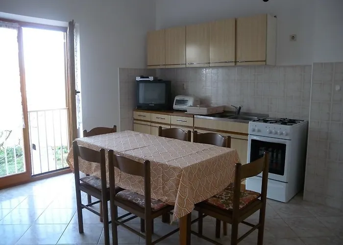 Διαμέρισμα 5 *